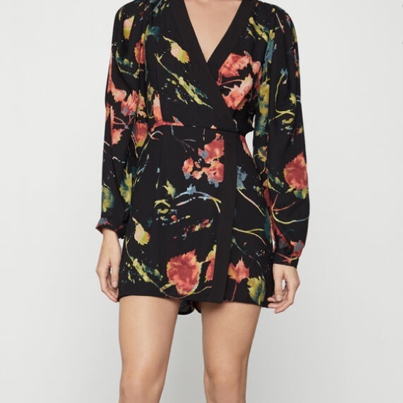 Chic Faux Wrap Romper - Picture 7 of 8